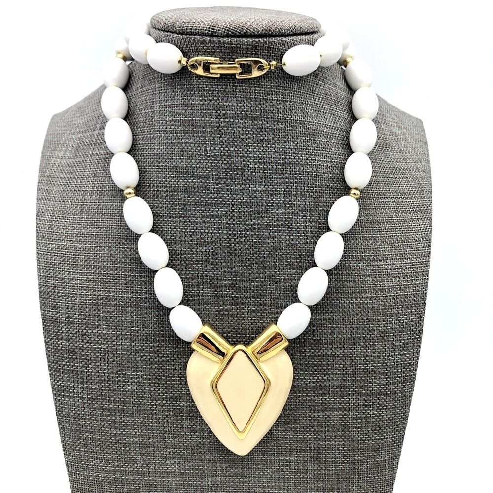 Napier Cream Gold Enamel White Bead Pendant Necklace Vintage 24"